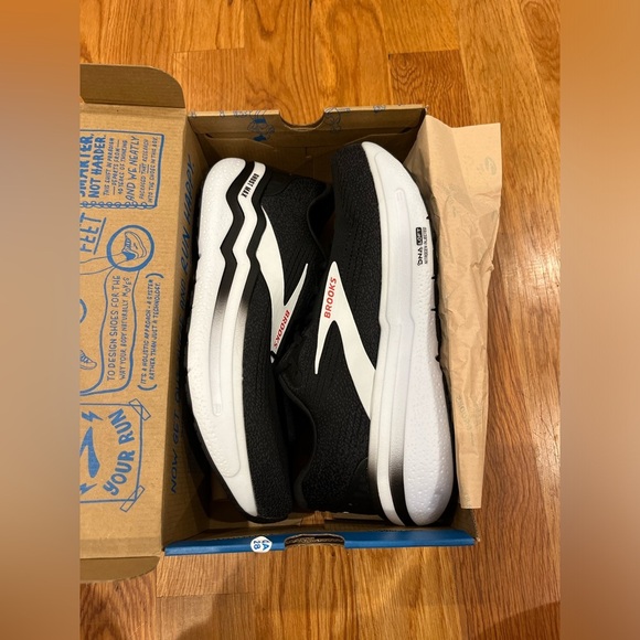 Men’s Brooks Ghost Max - Picture 2 of 5